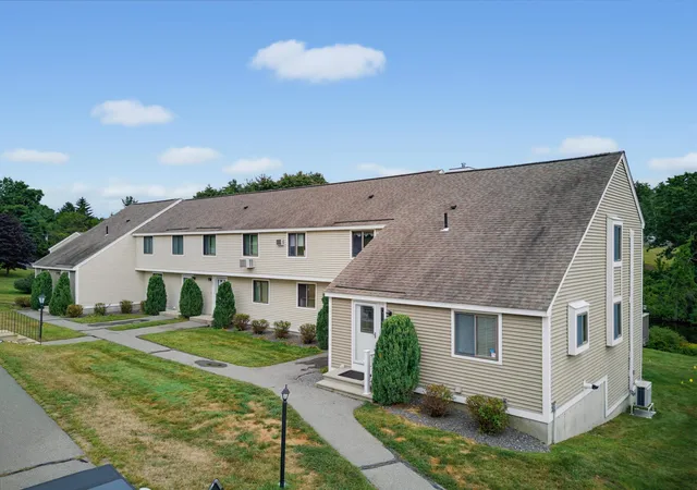 Photo 3 of Townhouse for sale at 67 Old Nashua Rd #Unit 56, Londonderry, NH 03053 | MLS# 5108831 | Listing updated on 2026-09-27