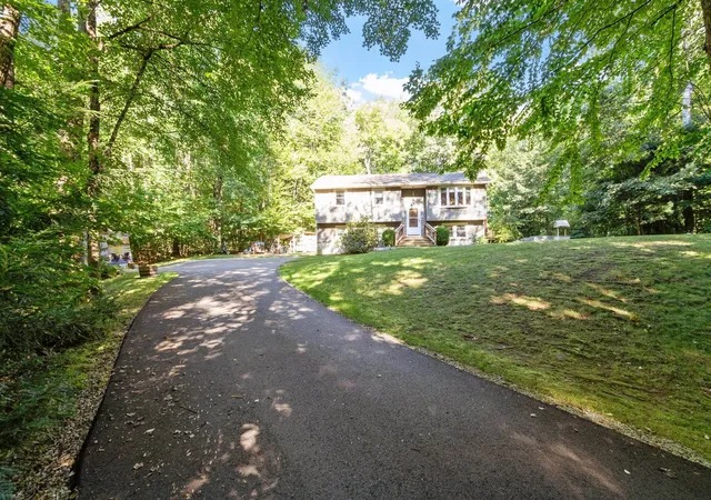 Photo 1 of Sale Pending at 9 Sherwood Rd, Londonderry, NH 03053 | MLS# 5108833 | Listing updated on 2026-09-13
