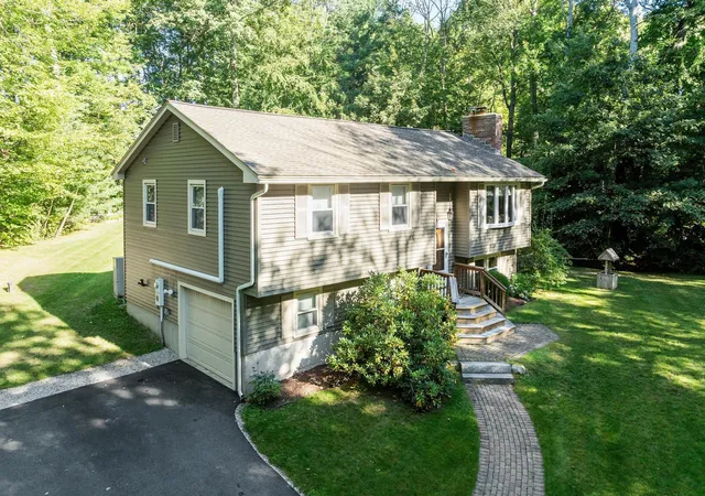 Photo 2 of Sale Pending at 9 Sherwood Rd, Londonderry, NH 03053 | MLS# 5108833 | Listing updated on 2026-09-13