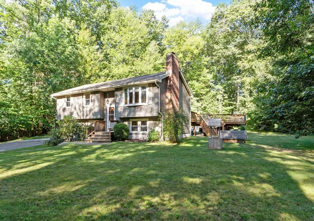Photo 3 of Sale Pending at 9 Sherwood Rd, Londonderry, NH 03053 | MLS# 5108833 | Listing updated on 2026-09-13
