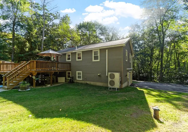 Photo 3 of Sale Pending at 9 Sherwood Rd, Londonderry, NH 03053 | MLS# 5108833 | Listing updated on 2026-09-13