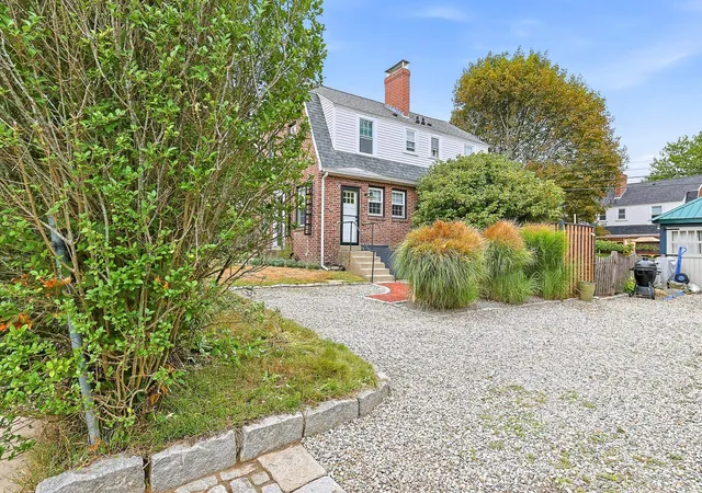 Photo 2 of Single family home for sale at 258 Raleigh Way, Portsmouth, NH 03801 | MLS# 5108851 | Listing updated on 2026-09-28