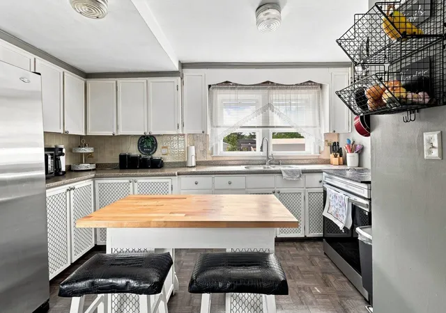 Photo 2 of Single family home for sale at 37 Adams Ave, Rochester, NH 03867 | MLS# 5108857 | Listing updated on 2026-10-05