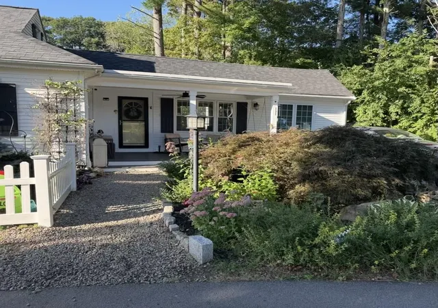 Photo 3 of Single family home for sale at 16 Davis Park, Plaistow, NH 03865 | MLS# 5108858 | Listing updated on 2026-09-09