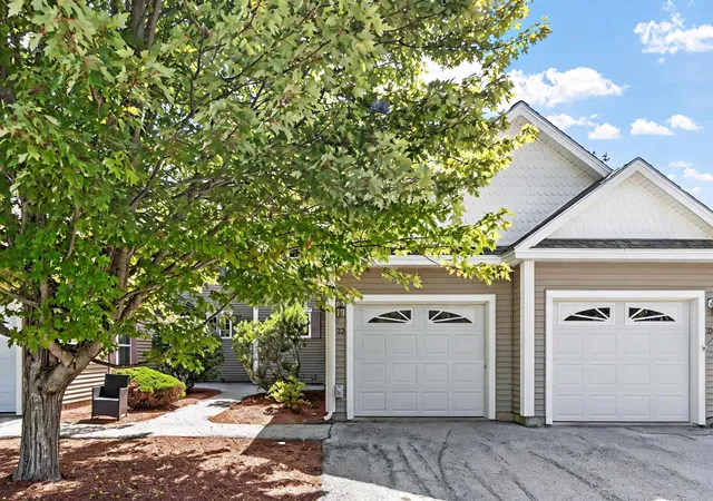 Photo 1 of Townhouse for sale at 32 Overlook Cir, Hudson, NH 03051 | MLS# 5108859 | Listing updated on 2026-10-09