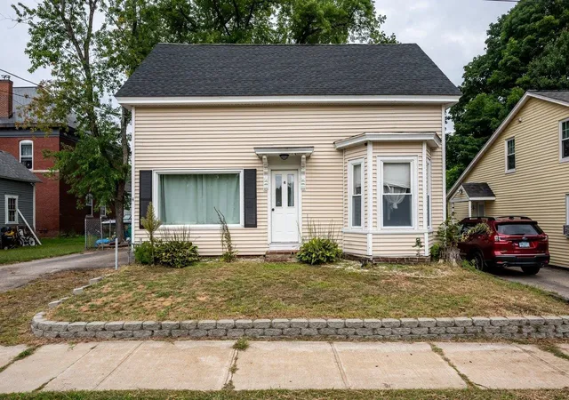 Photo 2 of Single family home for sale at 4 Cocheco Ave, Rochester, NH 03868 | MLS# 5108863 | Listing updated on 2026-09-12