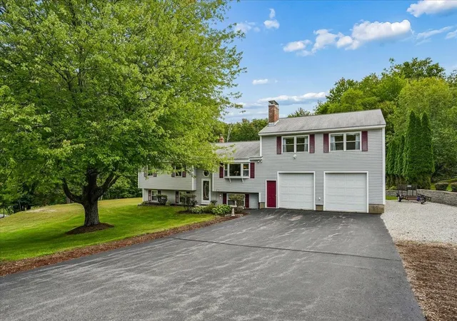 Photo 2 of Single family home for sale at 4 Debbie St, Hooksett, NH 03106 | MLS# 5108864 | Listing updated on 2026-09-12
