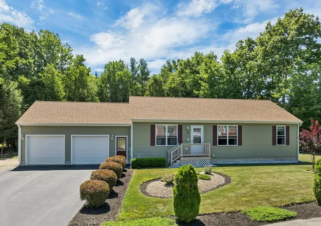 Photo 1 of Single family home for sale at 5 Given Cir, Rochester, NH 03867 | MLS# 5108865 | Listing updated on 2026-09-12