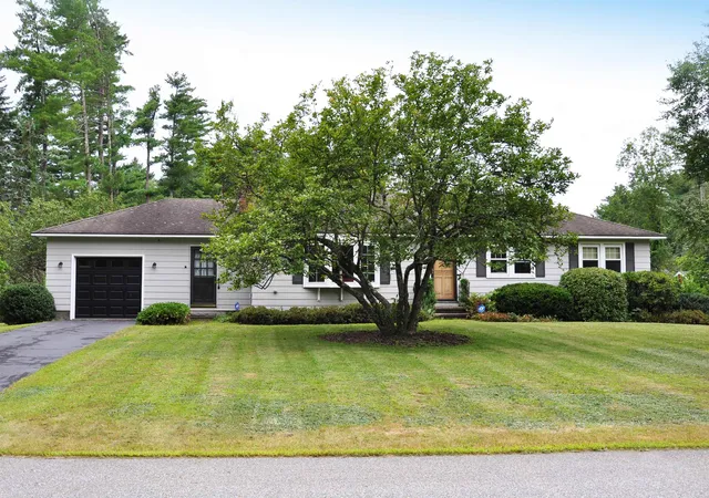 Photo 2 of Single family home for sale at 3 Valleyview Dr, Merrimack, NH 03054 | MLS# 5108866 | Listing updated on 2026-09-11