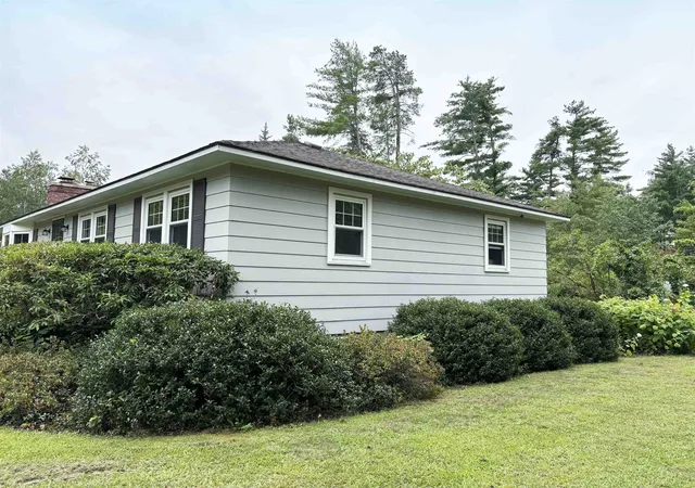 Photo 3 of Single family home for sale at 3 Valleyview Dr, Merrimack, NH 03054 | MLS# 5108866 | Listing updated on 2026-09-11