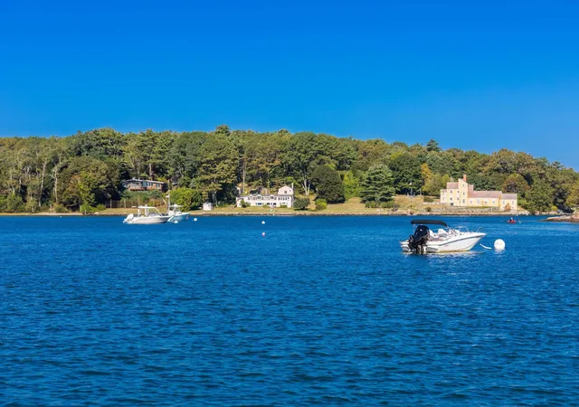 Photo 3 of Single Family Residence at 395 Little Harbor Rd, Portsmouth, NH 03801 | MLS# 5108874 |  | Sold on 2026-10-29