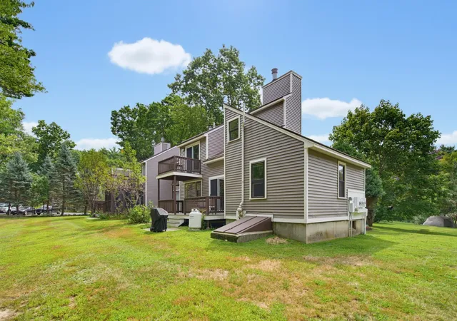 Photo 3 of Townhouse for sale at 15 Kirriemuir Rd #15, Stratham, NH 03885 | MLS# 5108875 | Listing updated on 2026-09-14