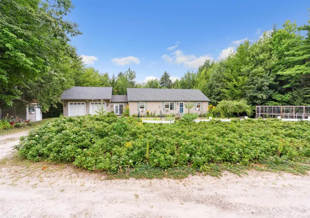 Photo 2 of Single family home for sale at 44 Juniper Ridge Rd, Sanbornville, NH 03872 | MLS# 5108924 | Listing updated on 2026-09-21