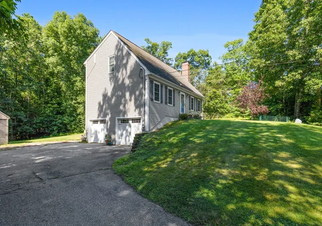 Photo 1 of Sale Pending at 8 Kenwood Dr, Newton, NH 03858 | MLS# 5108929 | Listing updated on 2026-09-18