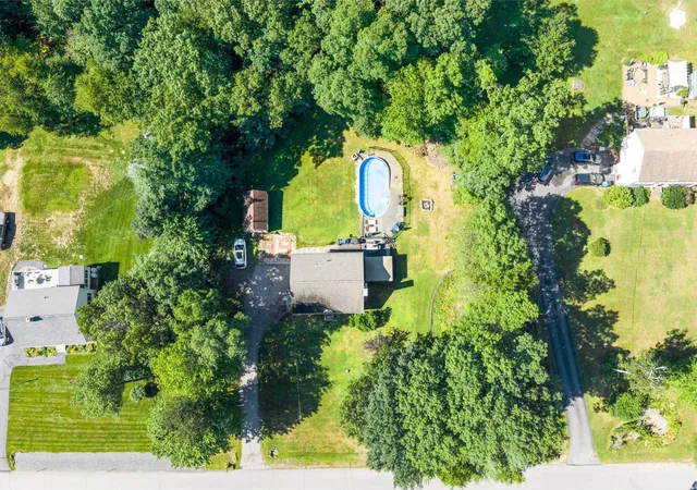 Photo 2 of Sale Pending at 8 Kenwood Dr, Newton, NH 03858 | MLS# 5108929 | Listing updated on 2026-09-18