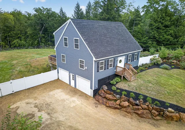 Photo 1 of Single family home for sale at 992 Beauty Hl Rd, Barnstead, NH 03218 | MLS# 5108931 | Listing updated on 2026-10-05