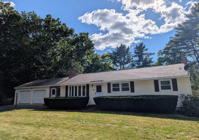 Photo 1 of Single family home for sale at 354 Amesbury Rd, Contoocook, NH 03229 | MLS# 5108937 | Listing updated on 2026-10-17