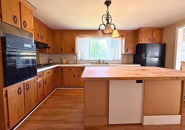 Photo 3 of Single family home for sale at 226 Lund Rd, Nashua, NH 03060 | MLS# 5108949 | Listing updated on 2026-09-11
