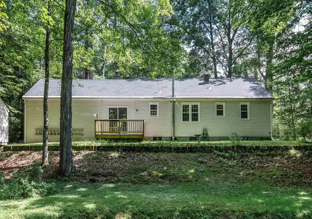 Photo 2 of Single family home for sale at 525 Briar Hl Rd, Contoocook, NH 03229 | MLS# 5108963 | Listing updated on 2026-09-21