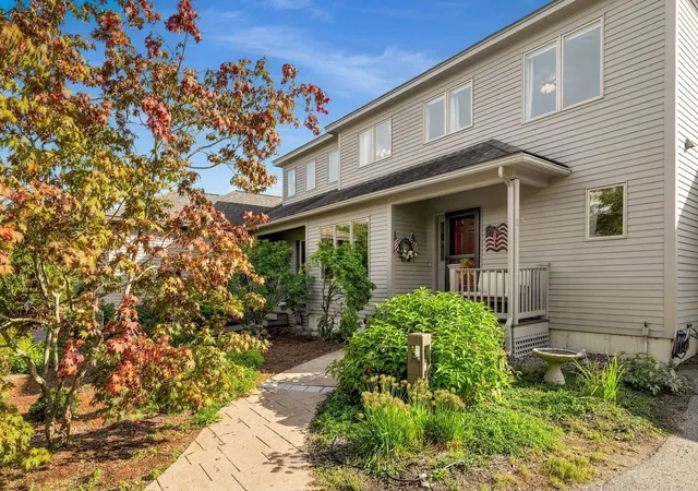 Photo 3 of Townhouse for sale at 229 Cushing Rd, Newmarket, NH 03857 | MLS# 5108966 | Listing updated on 2026-09-09