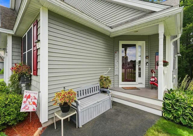Photo 3 of Sale Pending at 15 Tiffany Cir, Hudson, NH 03051 | MLS# 5108969 | Listing updated on 2026-09-17