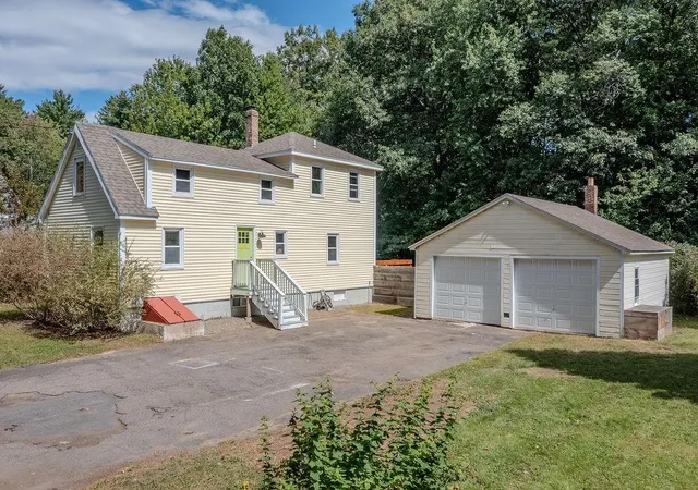 Photo 3 of Single family home for sale at 22 Howe Rd, Rollinsford, NH 03869 | MLS# 5108974 | Listing updated on 2026-09-11