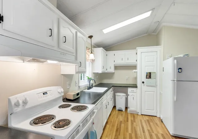 Photo 2 of Manufactured home for sale at 5 N Dewberry Ln, Rochester, NH 03867 | MLS# 5108982 | Listing updated on 2026-09-12