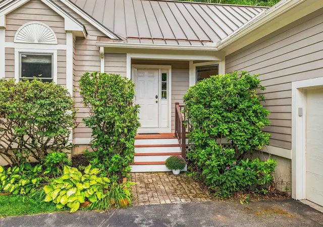 Photo 1 of Single family home for sale at 1 Mastin Dr, Newmarket, NH 03857 | MLS# 5108987 | Listing updated on 2026-10-01