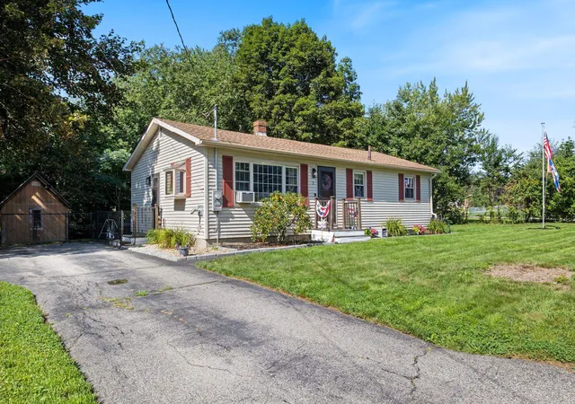 Photo 1 of Single family home for sale at 2 Hemlock Cir, Dover, NH 03820 | MLS# 5109018 | Listing updated on 2026-09-12