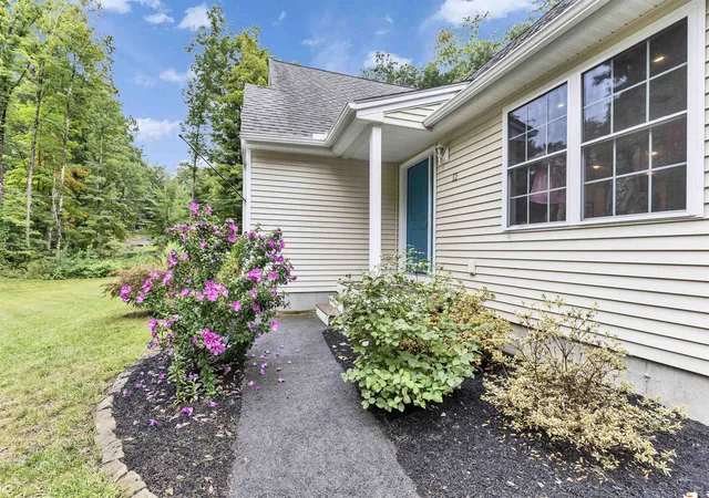 Photo 3 of Single family home for sale at 12 Springvale Ave, Brookline, NH 03033 | MLS# 5109020 | Listing updated on 2026-09-12