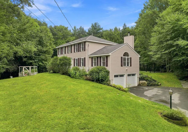 Photo 3 of Single family home for sale at 14 Benjamin Dr, Goffstown, NH 03045 | MLS# 5109023 | Listing updated on 2026-09-16