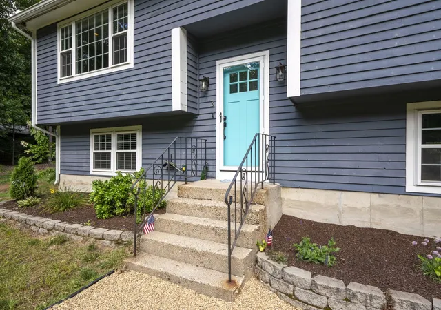 Photo 3 of Single family home for sale at 3 Underwood Dr, Litchfield, NH 03052 | MLS# 5109025 | Listing updated on 2026-09-10