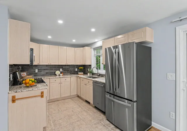 Photo 3 of Townhouse for sale at 15 Elm St #2, Derry, NH 03038 | MLS# 5109028 | Listing updated on 2026-09-10