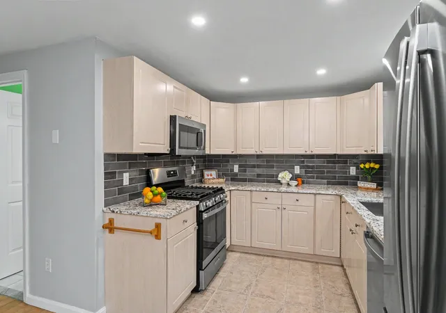 Photo 3 of Townhouse for sale at 15 Elm St #2, Derry, NH 03038 | MLS# 5109028 | Listing updated on 2026-09-10