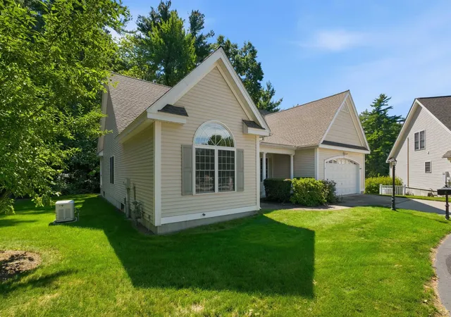 Photo 2 of Sale Pending at 6 Holly Cir, Bow, NH 03304 | MLS# 5109029 | Listing updated on 2026-09-13