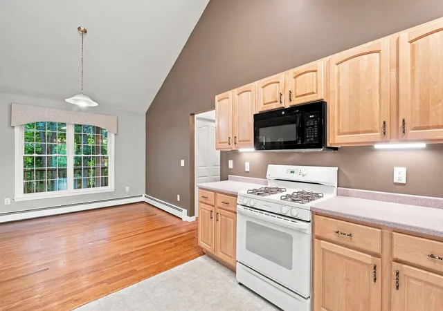 Photo 3 of Sale Pending at 6 Holly Cir, Bow, NH 03304 | MLS# 5109029 | Listing updated on 2026-09-13