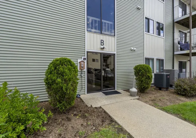 Photo 1 of Condo for sale at 307b Amherst St #127, Nashua, NH 03063 | MLS# 5109039 | Listing updated on 2026-09-13