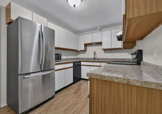 Photo 4 of Condo for sale at 307b Amherst St #127, Nashua, NH 03063 | MLS# 5109039 | Listing updated on 2026-09-13