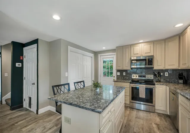 Photo 3 of Sale Pending at 199 Towle Farm Rd, Hampton, NH 03842 | MLS# 5109043 | Listing updated on 2026-09-23