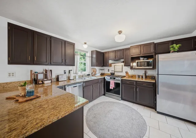 Photo 2 of Sale Pending at 89 Stonington Dr, Manchester, NH 03109 | MLS# 5109070 | Listing updated on 2026-09-14