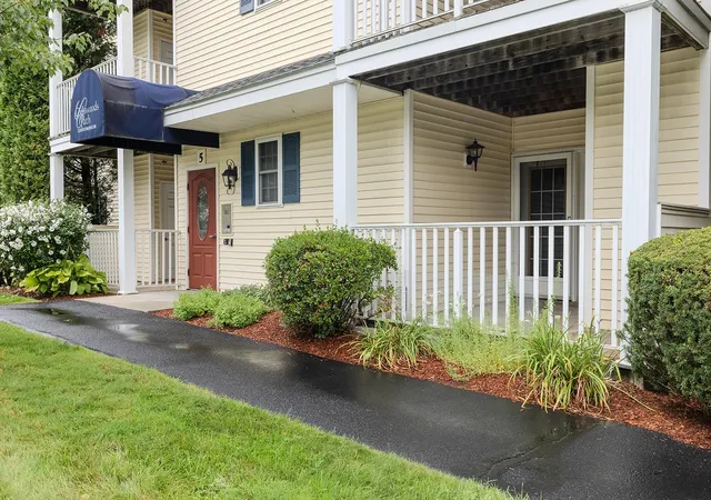 Photo 3 of Condo for sale at 5 Crosswoods Path Blvd #11, Merrimack, NH 03054 | MLS# 5109114 | Listing updated on 2026-09-15
