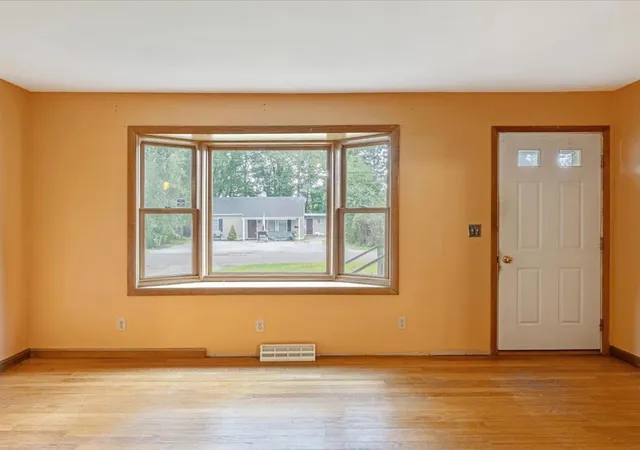 Photo 4 of Sale Pending at 8 Patrick St, South Burlington, VT 05403 | MLS# 5109123 | Listing updated on 2026-09-14