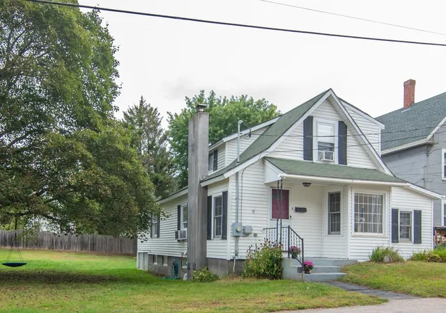 Photo 3 of Single family home for sale at 3 Maple St, Pembroke, NH 03275 | MLS# 5109137 | Listing updated on 2026-09-17