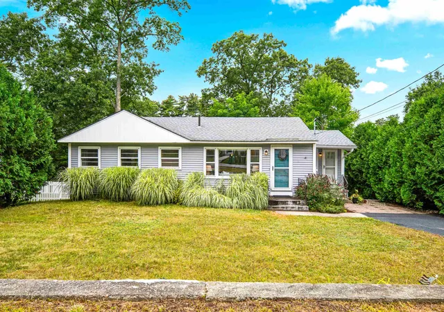 Single family home for sale at 16 Hillside Dr, Nashua, NH 03064 | MLS# 5109150
