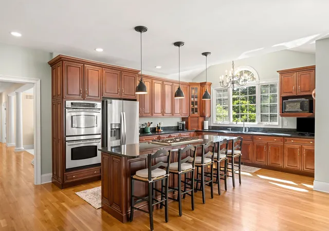 Photo 2 of Single family home for sale at 8 Dorothys Way, Bedford, NH 03110 | MLS# 5109152 | Listing updated on 2026-09-19