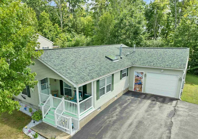 Photo 3 of Single family home for sale at 25 Mountain View Dr, Franklin, NH 03235 | MLS# 5109159 | Listing updated on 2026-10-15
