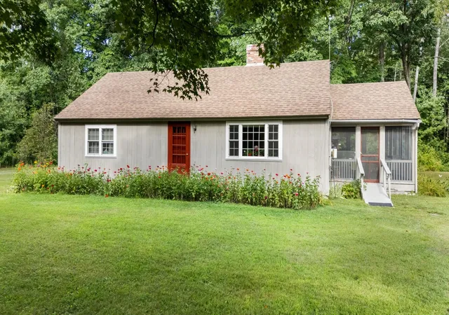 Photo 1 of Single family home for sale at 224 S Bennington Rd, Bennington, NH 03442 | MLS# 5109164 | Listing updated on 2026-09-20