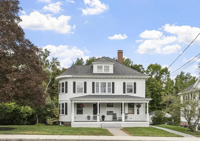 Photo 1 of Single family home for sale at 199 Middle Rd, Portsmouth, NH 03801 | MLS# 5109179 | Listing updated on 2026-10-04