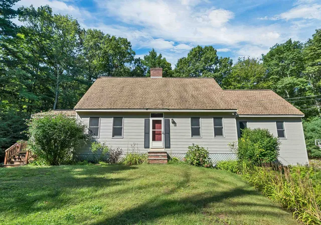 Photo 1 of Single family home for sale at 87 Hampstead Rd, Sandown, NH 03873 | MLS# 5109185 | Listing updated on 2026-10-23