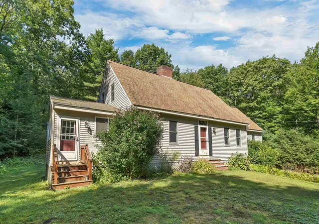 Photo 1 of Single family home for sale at 87 Hampstead Rd, Sandown, NH 03873 | MLS# 5109185 | Listing updated on 2026-10-23